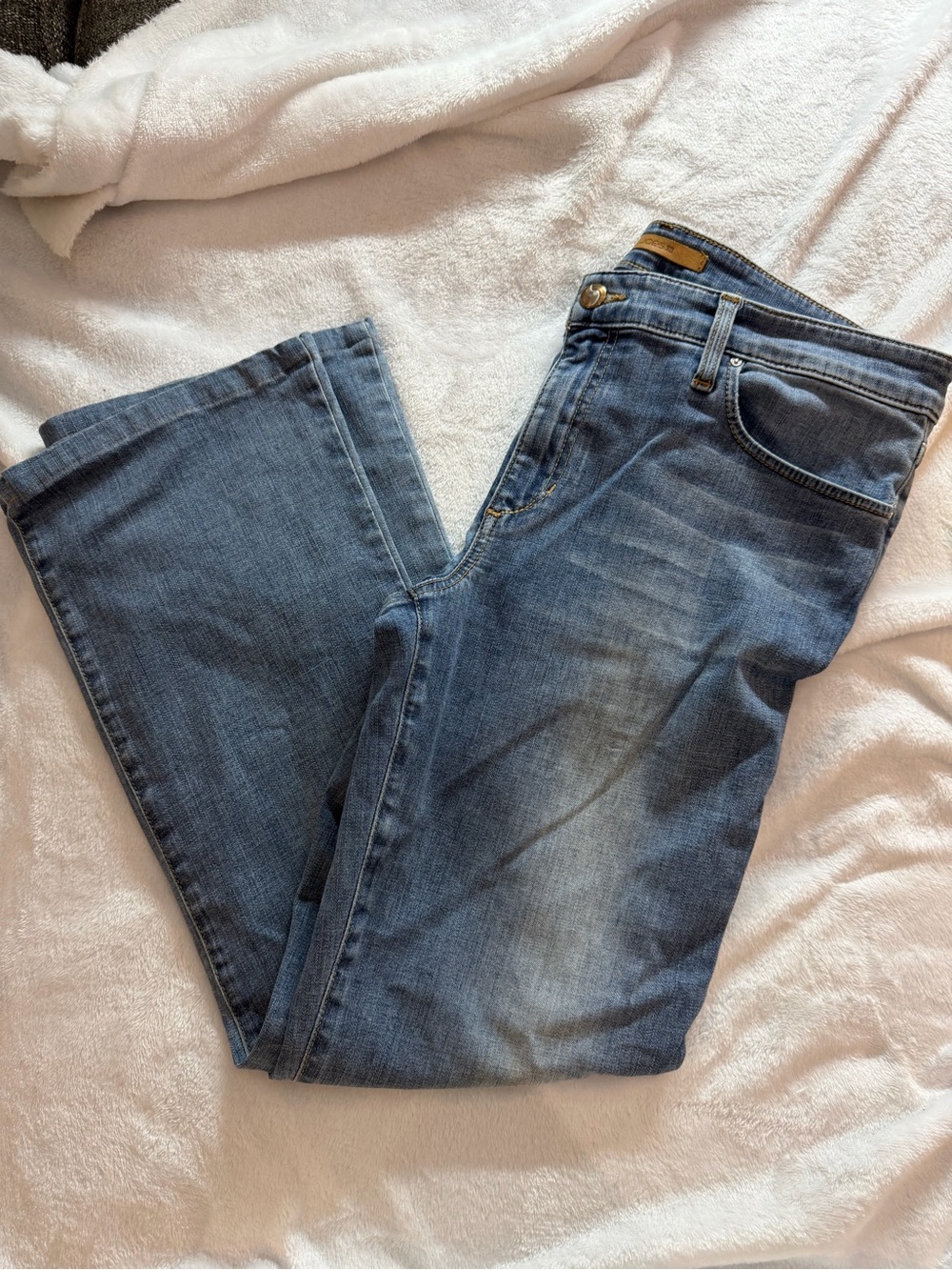 Joe's Jeans Women's the provocateur Boot Cut Jeans in Medium Blue Wash 2516